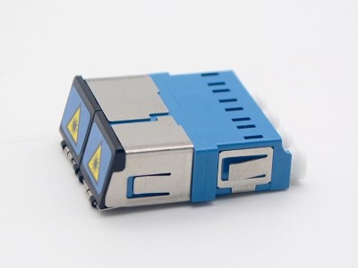 LC UPC 四聯(lián)帶蓋光纖適配器，耦合器