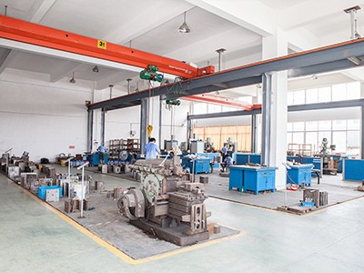 光進(jìn)-模具車(chē)間